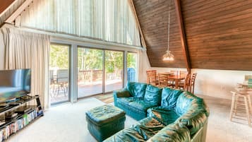 House, 2 Queen Beds, Balcony (Haupt Hut) | Living area