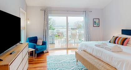 Dog-friendly Lake Luxury With dry Sauna, hot Tub, Game Room