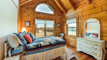 House, Multiple Beds, Balcony (Longview Lodge) | 3 bedrooms