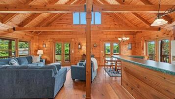 House, Multiple Beds (Longview Lodge) | Living area
