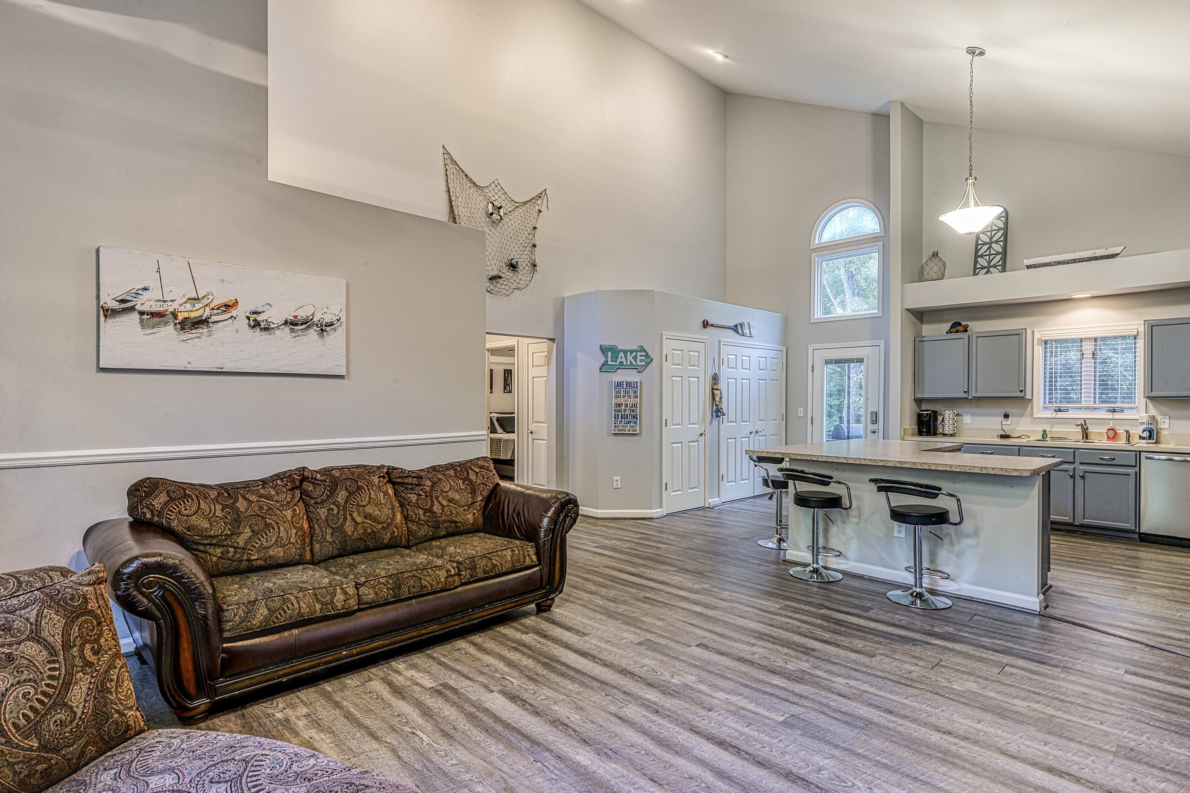 House, Multiple Beds, Kitchen (Serenity Point) | Living area