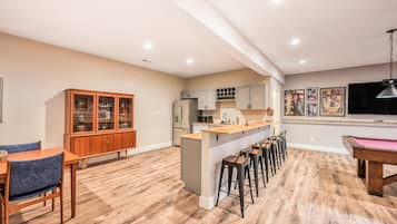 House, Multiple Beds, Patio (Lazy Lake Escape) | Dining