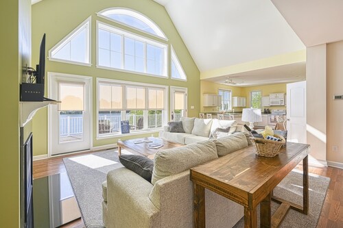 Dog-friendly, Lakefront Home With Private Dock, 2 Kayaks, Decks & Game Room