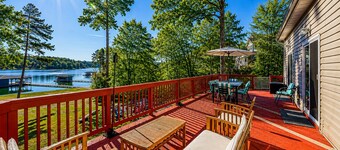 Lakeside Retreat With a Firepit, Dock, Deck, hot Tub, Pool Table - dog Friendly