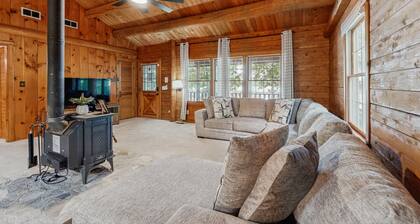 Relaxing Lakeside Cabin With Private Dock, Firepit, Boat Ramp and Water Access