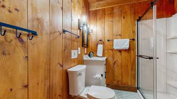Cabin, Multiple Beds, Fireplace (Lakeview Lodge) | Bathroom