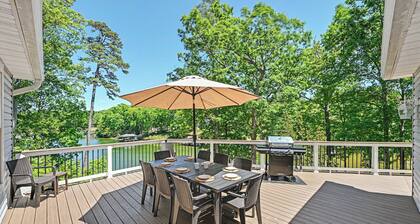 Spacious Lakefront Home w/ Boat Dock, Fire pit & Pool Table - Dogs OK