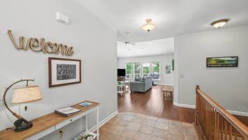 House, Multiple Beds, Fireplace (Lake Daze) | Interior