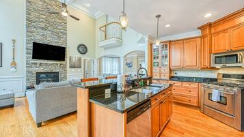 House, Multiple Beds, Balcony (Bella Vita) | Private kitchen