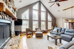 House, Multiple Beds, Fireplace (Serenity Now) | Living area