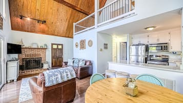 House, Multiple Beds, Kitchen (Sweet Retreat) | Interior