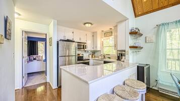 House, Multiple Beds, Kitchen (Sweet Retreat) | Private kitchen
