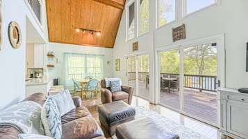 House, Multiple Beds, Kitchen (Sweet Retreat) | Living area