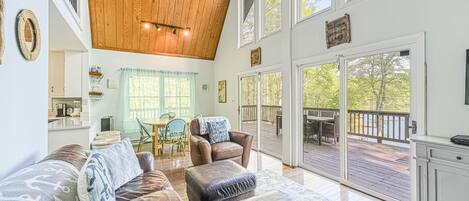 House, Multiple Beds, Kitchen (Sweet Retreat) | Living area
