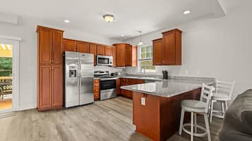 House, Multiple Beds, Kitchen (Lakeview Perch) | Private kitchen