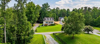 Lakeview Escape Near Beach With Fenced dog Run, Porch & Dock With one Boat Slip