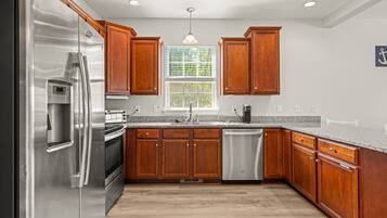 House, Multiple Beds, Kitchen (Lakeview Perch) | Private kitchen