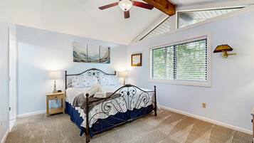 House, Multiple Beds, Kitchen (Hideaway Haven)
