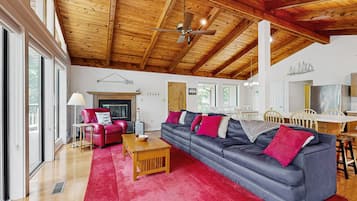 House, Multiple Beds, Kitchen (Hideaway Haven) | Living area