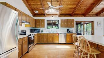 House, Multiple Beds, Kitchen (Hideaway Haven) | Private kitchen