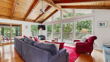 House, Multiple Beds, Kitchen (Hideaway Haven) | Living area