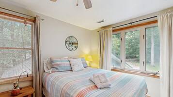 House, Multiple Beds, Balcony (Lakeside Haven) | 2 bedrooms