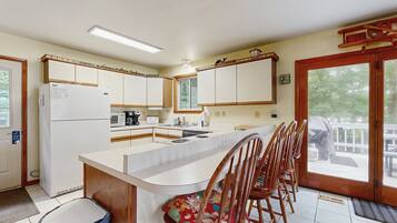 House, Multiple Beds, Balcony (Lakeside Haven) | Private kitchen