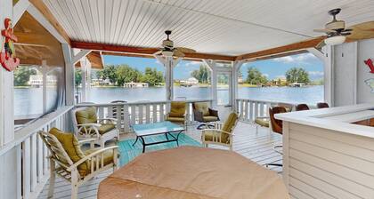 Relaxing Lakeside Retreat With Boathouse, Dock, Deck, Firepit and Screened Porch