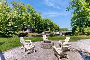 Terrace/patio - Exquisite Dog-friendly Home With Kayaks, Pool Table, hot Tub, & Washer/dryer (Bumpass)