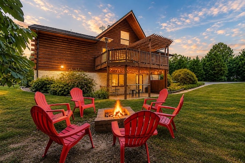 Three-story Dog-friendly Home With Large Deck, Wood Swing, Firepit, Lawn, & More