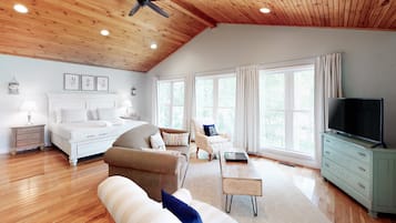 House, Multiple Beds, Balcony (Dragonfly Cove) | Living area