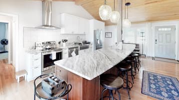 House, Multiple Beds, Balcony (Dragonfly Cove) | Private kitchen