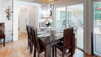 House, Multiple Beds, Balcony (Dragonfly Cove) | Dining