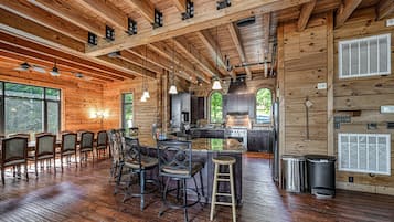 House, Berbilang Katil (Lakefront Loggin' Off) | Dapur peribadi