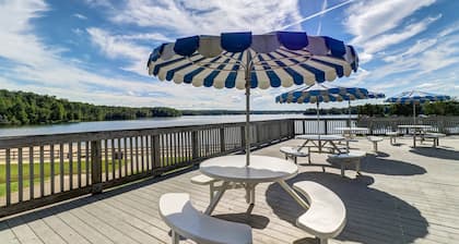 Second-floor Condo With Full Kitchen, Washer/dryer, Central AC, & Boat Slip use