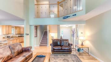 House, Multiple Beds, Balcony (Unleashed on Lake Anna) | Living area