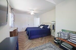 A bedroom with a bed, dresser, nightstand, lamp, and a ceiling fan. - Spacious pet Friendly Waterfront House With Patio & Grill (Bumpass)