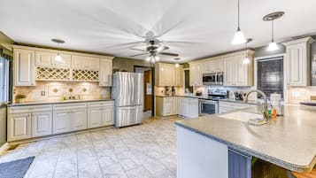 House, Multiple Beds, Hot Tub (Sunset Beach) | Private kitchen