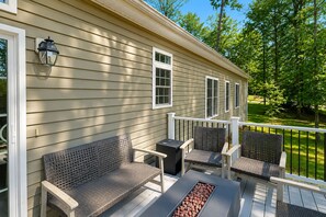 Terrace/patio - Fun & Relaxing Getaway With 2 Game Rooms, Fire Pits, Deck, & More (Orange)