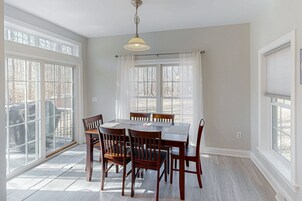 House, Multiple Beds, Kitchen (Lake Escape Getaway) | 3 bedrooms, individually decorated, individually furnished, bed sheets