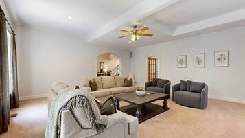 House, Multiple Beds, Fireplace (Lake Effect) | Living area