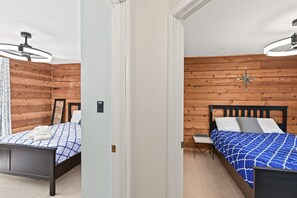Room - Lakefront Home With Boat Mooring, Deck, hot Tub, Game Room & Fast Wifi - Dogs OK (Bumpass)