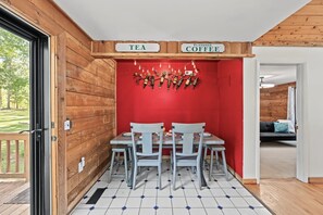 Dining - Lakefront Home With Boat Mooring, Deck, hot Tub, Game Room & Fast Wifi - Dogs OK (Bumpass)