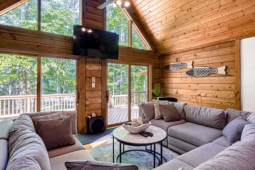 Lakefront Home With Boat Mooring, Deck, hot Tub, Game Room & Fast Wifi - Dogs OK