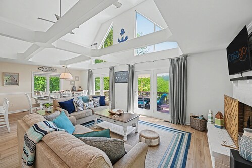 Lakefront - Brand-new hot Tub, Dock, Kayaks, Sup, Game Room & Firepit