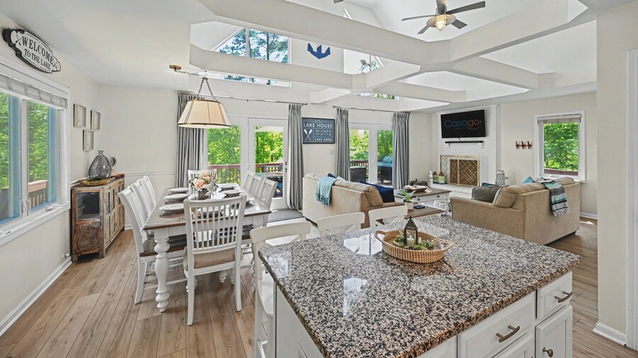 Lakefront - Brand-new hot Tub, Dock, Kayaks, Sup, Game Room & Firepit