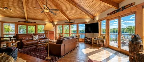 House, Multiple Beds, Fireplace (Flying Moose Lodge at Lake Anna) | Living area