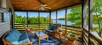 Huge Lakefront Home With A/c, Sunroom, Boat Ramp, Wifi,game Room, Deck, & Kayaks