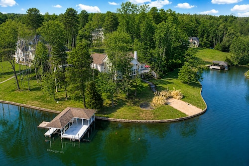 Lake Anna Waterfront Oasis w/ Firepit,boat Dock, dog Friendly