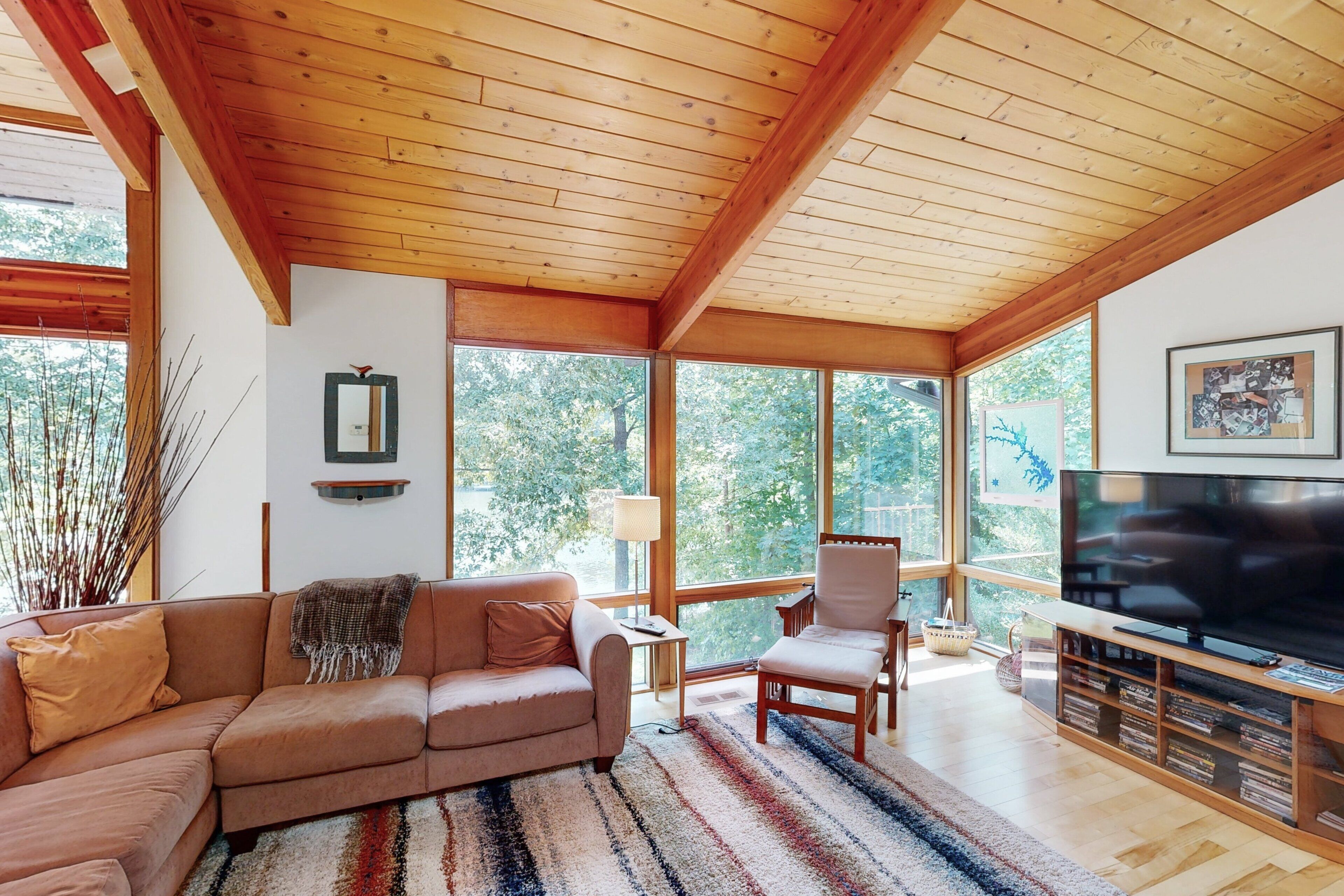 House, Multiple Beds, Fireplace (Peter's Folly) | Living area